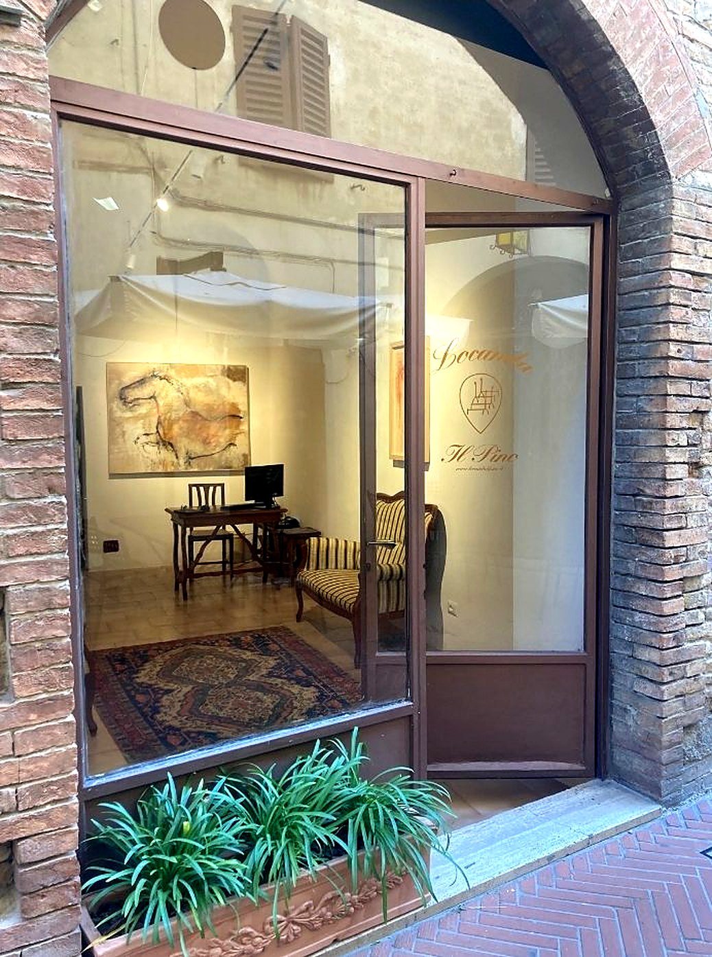 L'ingresso ad arco della reception
